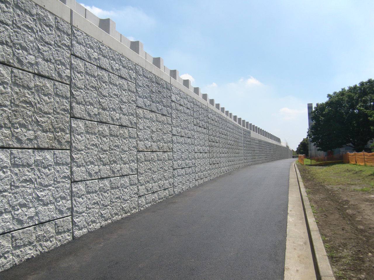 鈴木建設が施工した補強土壁
